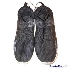 Open Trails Revolution Boys Black/White Flyknit Sneakers NWT